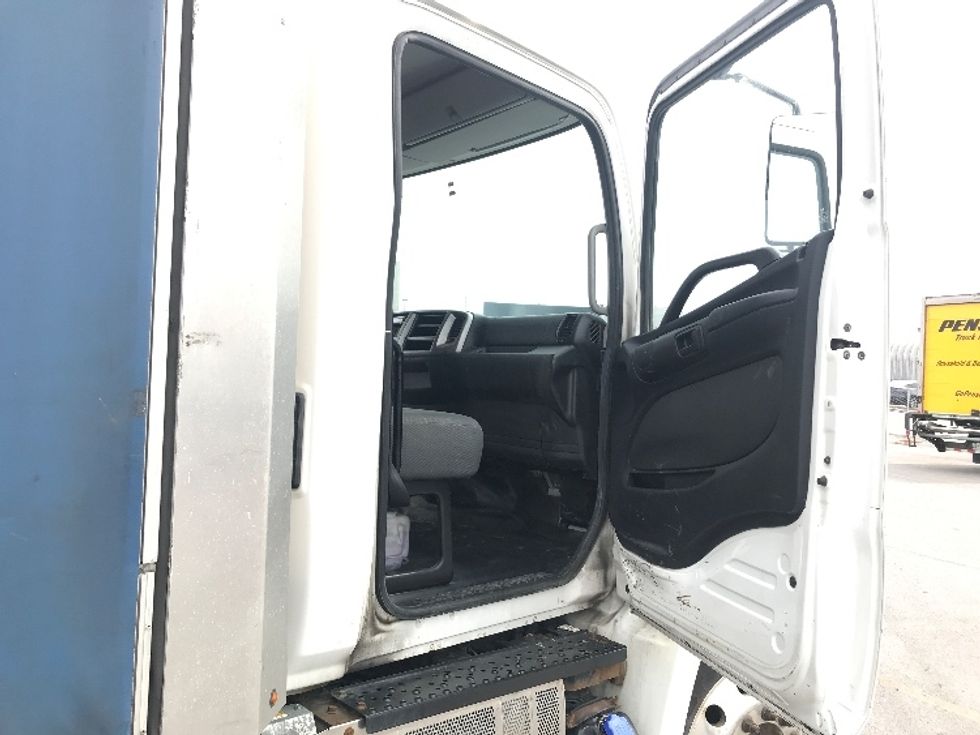 Flatbed Truck-Light and Medium Duty Trucks-Hino-2016-268-Mississauga-ON-172,653\n\t\tkm-$ 72,750 - Image 20