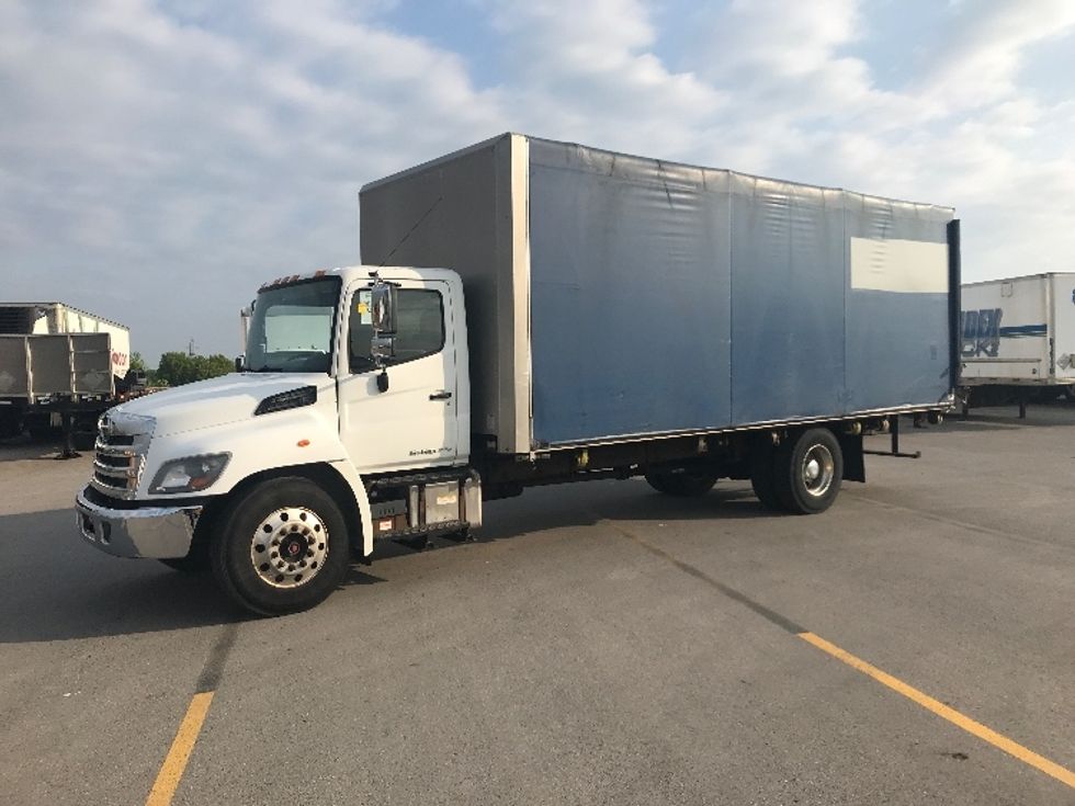 2016 Hino Conventional Type Truck photo 3
