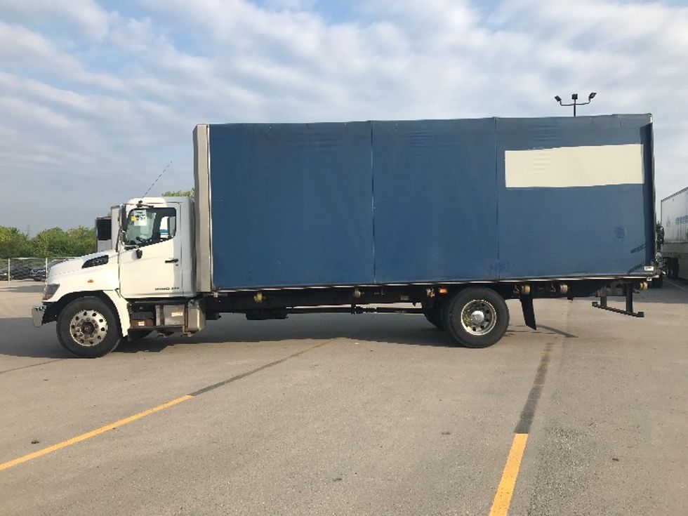 2016 Hino Conventional Type Truck photo 4