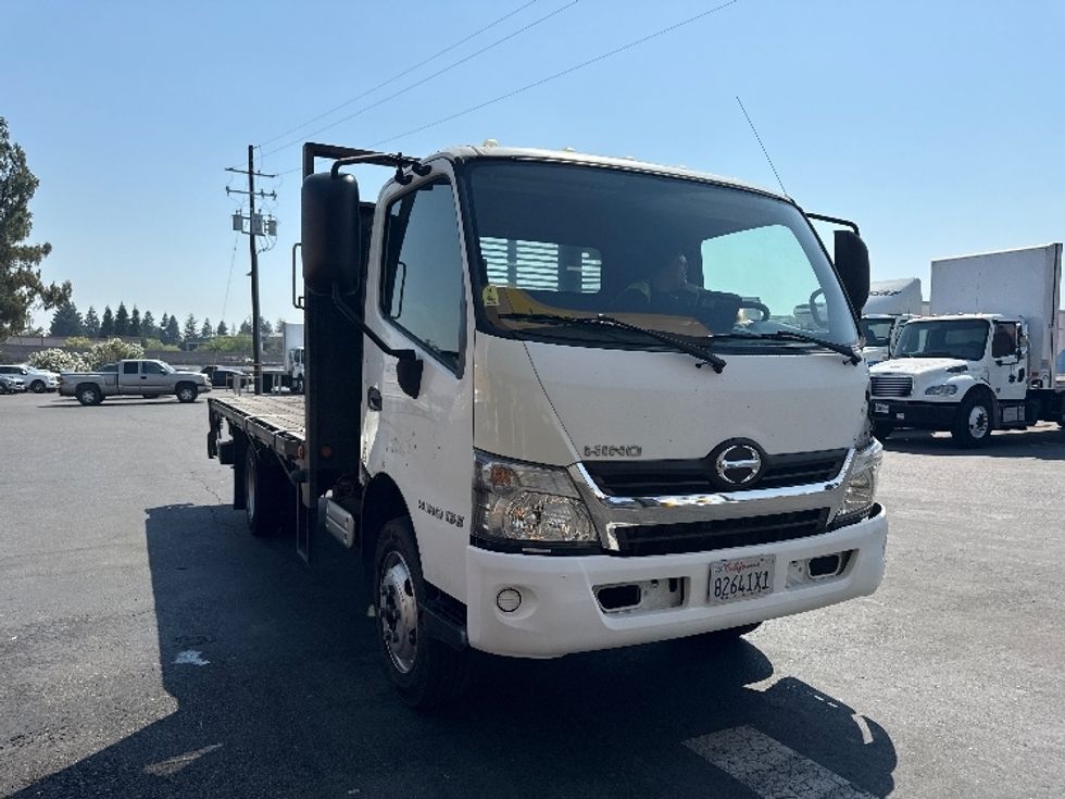 Flatbed Truck-Light and Medium Duty Trucks-Hino-2017-195-West Sacramento-CA-147,950\n\t\tmiles-$ 35,250 - Image 1