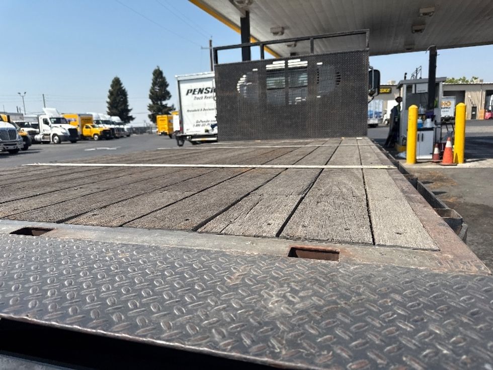 Flatbed Truck-Light and Medium Duty Trucks-Hino-2017-195-West Sacramento-CA-147,950\n\t\tmiles-$ 35,250 - Image 11