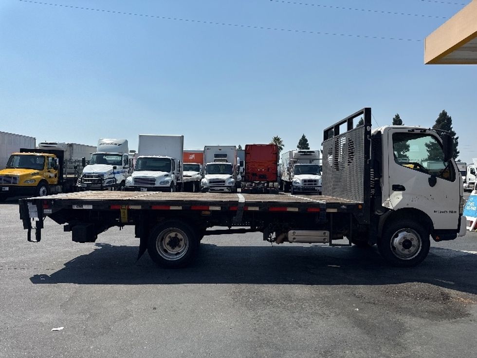Flatbed Truck-Light and Medium Duty Trucks-Hino-2017-195-West Sacramento-CA-147,950\n\t\tmiles-$ 35,250 - Image 13