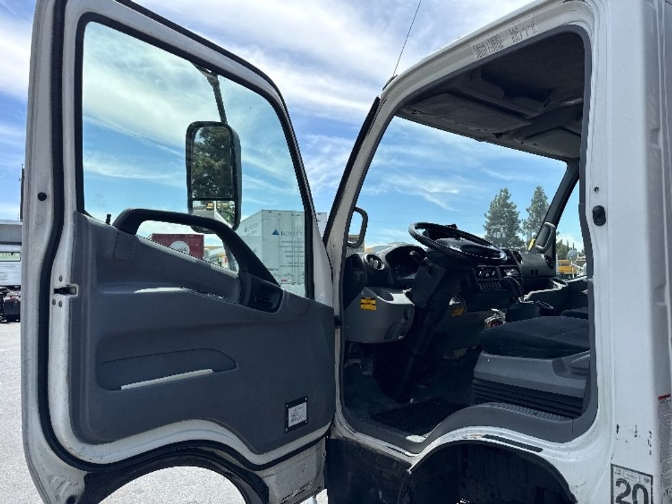 Flatbed Truck-Light and Medium Duty Trucks-Hino-2017-195-West Sacramento-CA-147,950\n\t\tmiles-$ 35,250 - Image 14