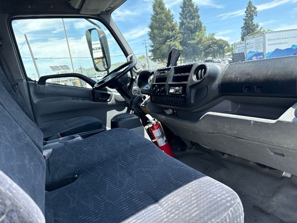 Flatbed Truck-Light and Medium Duty Trucks-Hino-2017-195-West Sacramento-CA-147,950\n\t\tmiles-$ 35,250 - Image 19