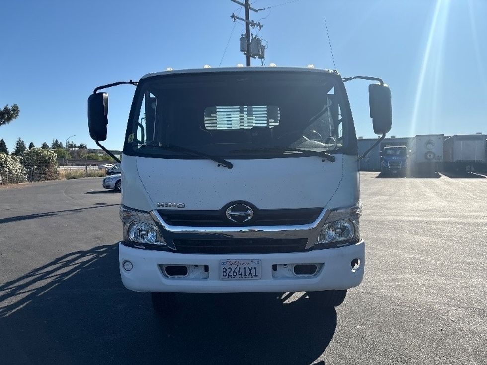 Flatbed Truck-Light and Medium Duty Trucks-Hino-2017-195-West Sacramento-CA-147,950\n\t\tmiles-$ 35,250 - Image 2