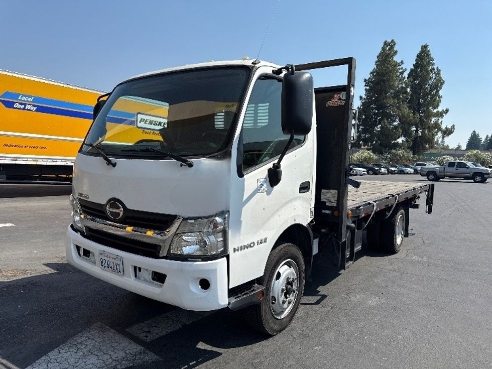 Flatbed Truck-Light and Medium Duty Trucks-Hino-2017-195-West Sacramento-CA-147,950\n\t\tmiles-$ 35,250 - Image 3