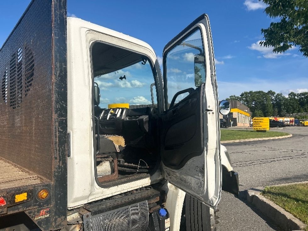 Flatbed Truck-Light and Medium Duty Trucks-Hino-2017-268-Fitchburg-MA-295,771\n\t\tmiles-$ 28,500 - Image 19