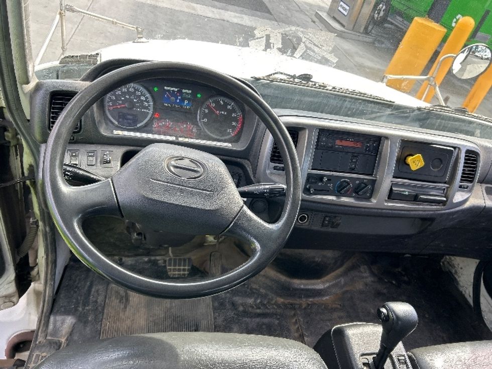 Flatbed Truck-Light and Medium Duty Trucks-Hino-2017-268-Fontana-CA-182,786\n\t\tmiles-$ 42,500 - Image 15