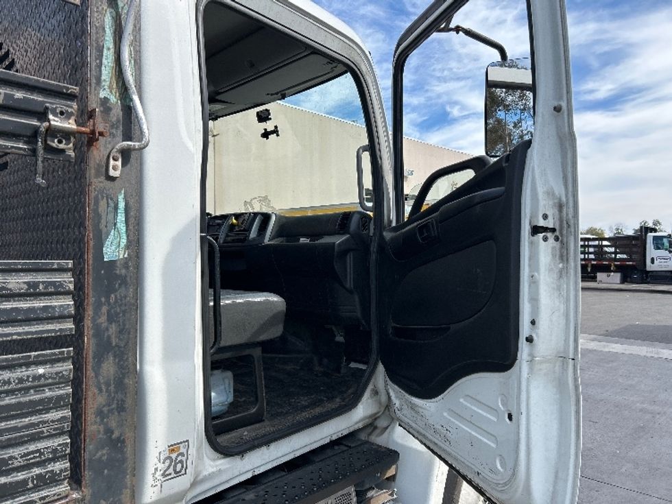 Flatbed Truck-Light and Medium Duty Trucks-Hino-2017-268-Fontana-CA-182,786\n\t\tmiles-$ 42,500 - Image 17