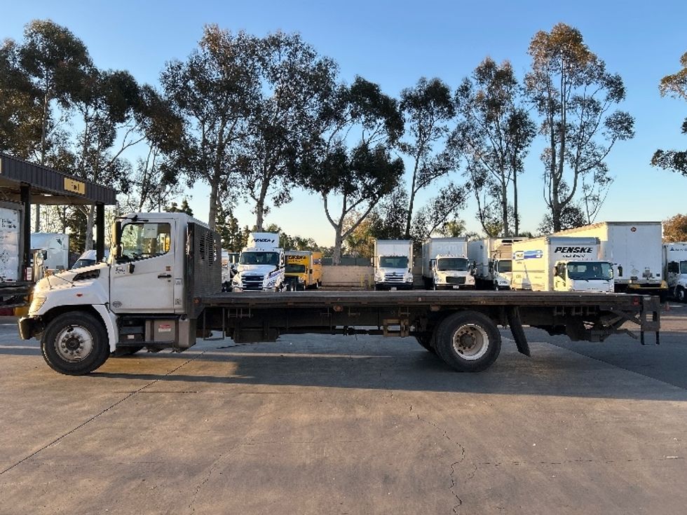 Flatbed Truck-Light and Medium Duty Trucks-Hino-2017-268-Fontana-CA-182,786\n\t\tmiles-$ 42,500 - Image 4