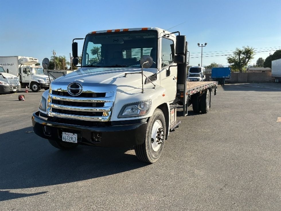 Flatbed Truck-Light and Medium Duty Trucks-Hino-2017-268-Fontana-CA-477,267\n\t\tmiles-$ 18,750 - Image 1