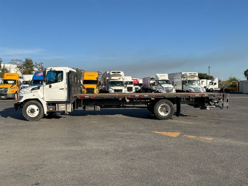 Flatbed Truck-Light and Medium Duty Trucks-Hino-2017-268-Fontana-CA-477,267\n\t\tmiles-$ 18,750 - Image 4