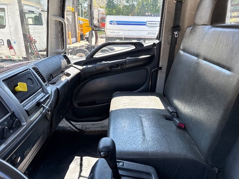 Flatbed Truck-Light and Medium Duty Trucks-Hino-2017-268-Franklin-MA-269,909\n\t\tmiles-$ 32,500 - Image 15