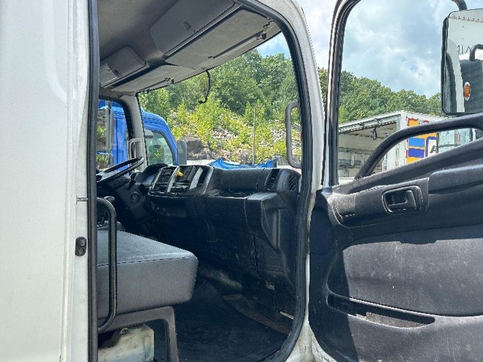 Flatbed Truck-Light and Medium Duty Trucks-Hino-2017-268-Franklin-MA-269,909\n\t\tmiles-$ 32,500 - Image 16