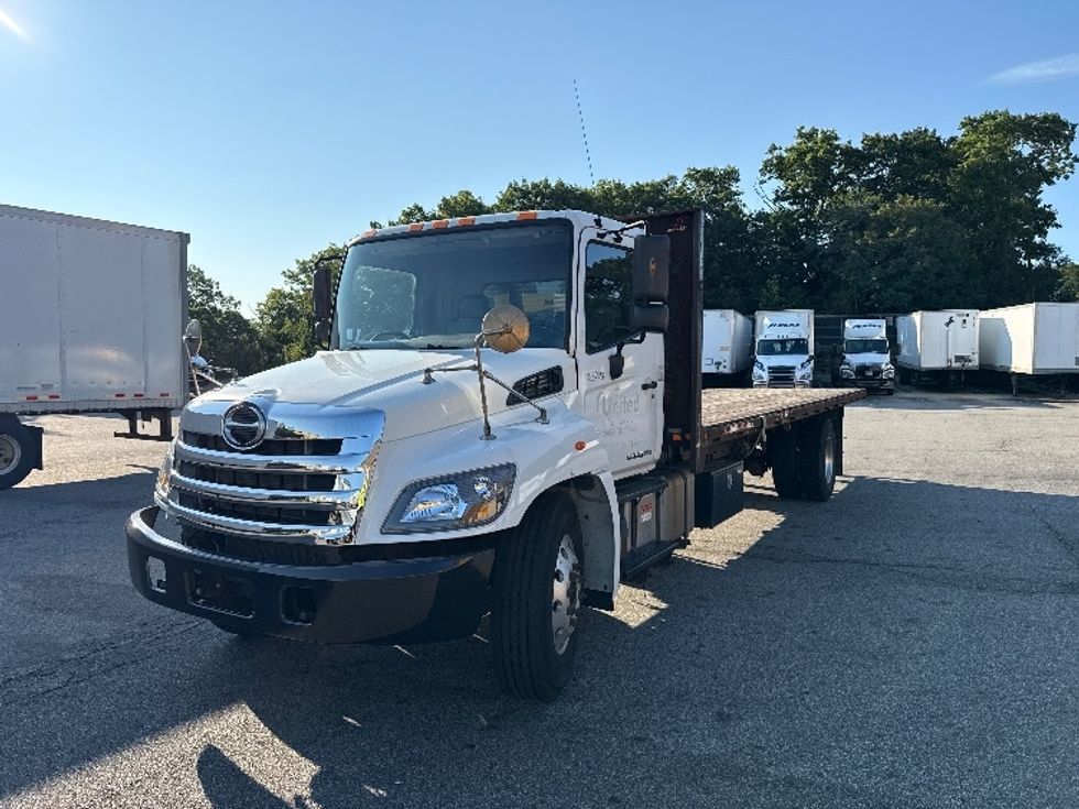 Flatbed Truck-Light and Medium Duty Trucks-Hino-2017-268-Franklin-MA-269,909\n\t\tmiles-$ 32,500 - Image 3