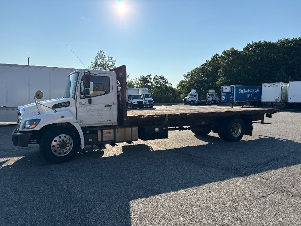 Flatbed Truck-Light and Medium Duty Trucks-Hino-2017-268-Franklin-MA-269,909\n\t\tmiles-$ 32,500 - Image 4