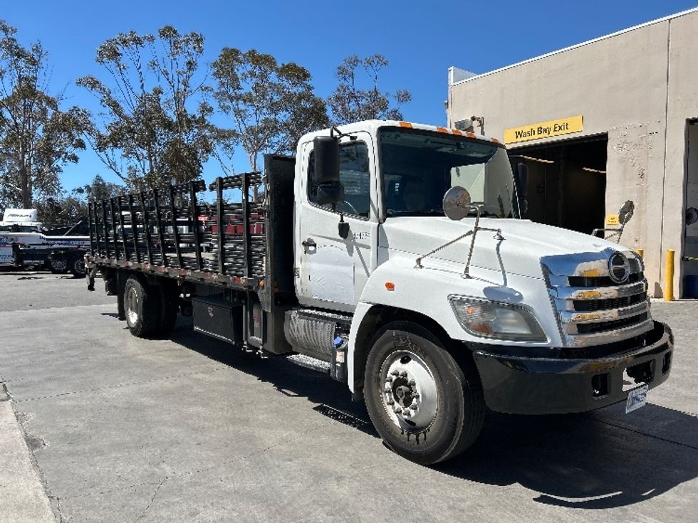Flatbed Truck-Light and Medium Duty Trucks-Hino-2017-268-Torrance-CA-142,891\n\t\tmiles-$ 47,250 - Image 1