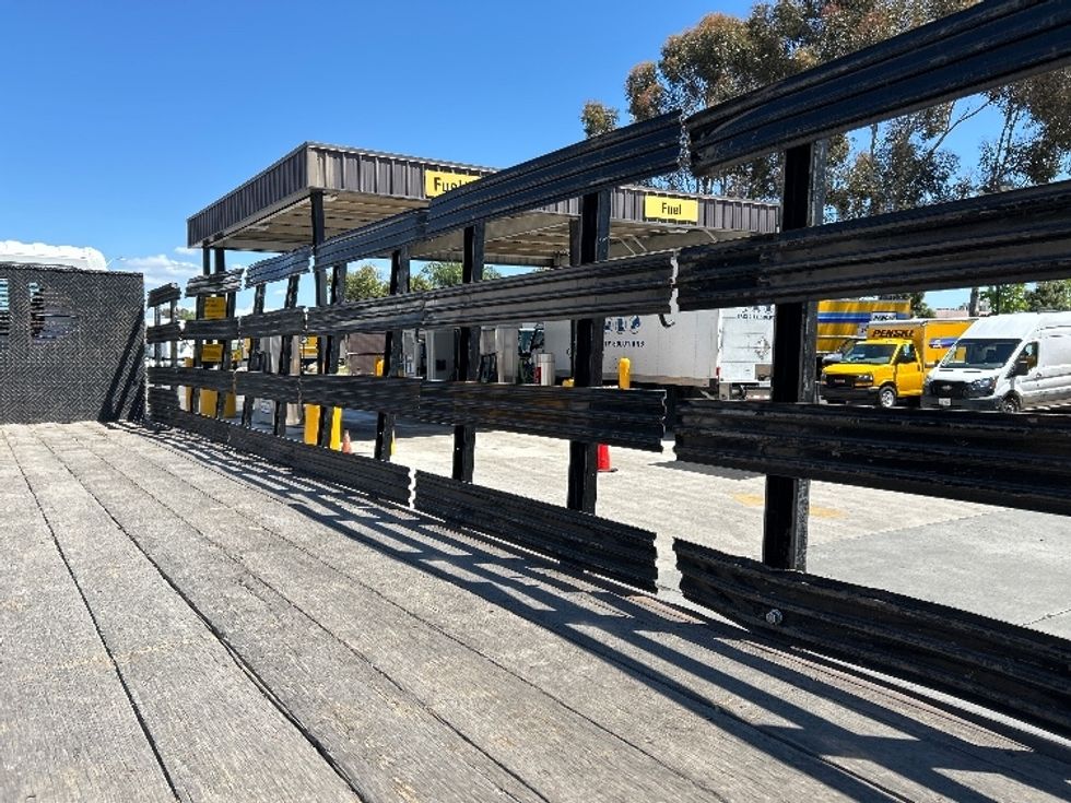 Flatbed Truck-Light and Medium Duty Trucks-Hino-2017-268-Torrance-CA-142,891\n\t\tmiles-$ 47,250 - Image 11