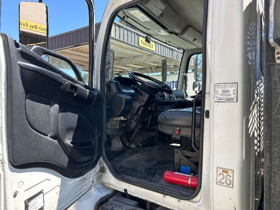 Flatbed Truck-Light and Medium Duty Trucks-Hino-2017-268-Torrance-CA-142,891\n\t\tmiles-$ 47,250 - Image 15