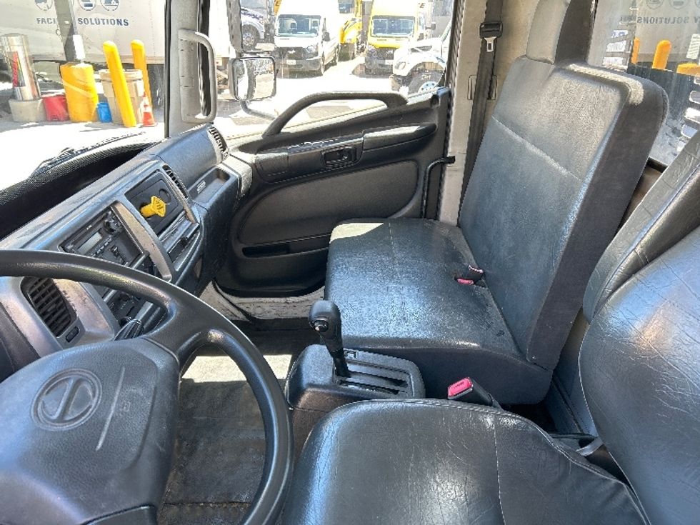 Flatbed Truck-Light and Medium Duty Trucks-Hino-2017-268-Torrance-CA-142,891\n\t\tmiles-$ 47,250 - Image 18