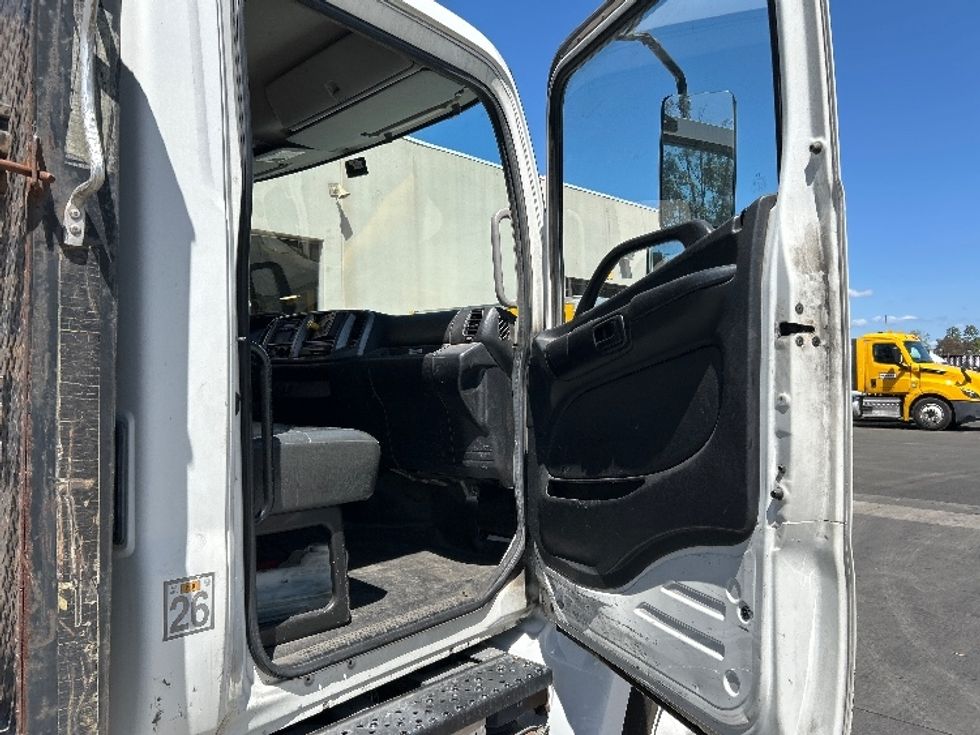 Flatbed Truck-Light and Medium Duty Trucks-Hino-2017-268-Torrance-CA-142,891\n\t\tmiles-$ 47,250 - Image 19