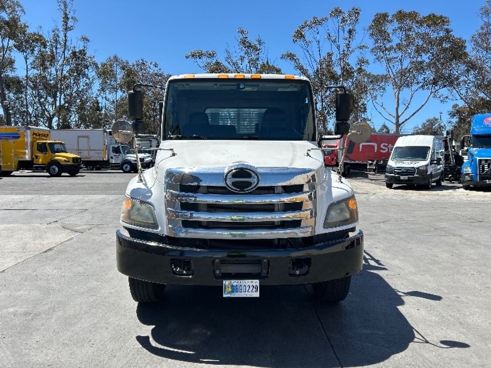 Flatbed Truck-Light and Medium Duty Trucks-Hino-2017-268-Torrance-CA-142,891\n\t\tmiles-$ 47,250 - Image 2