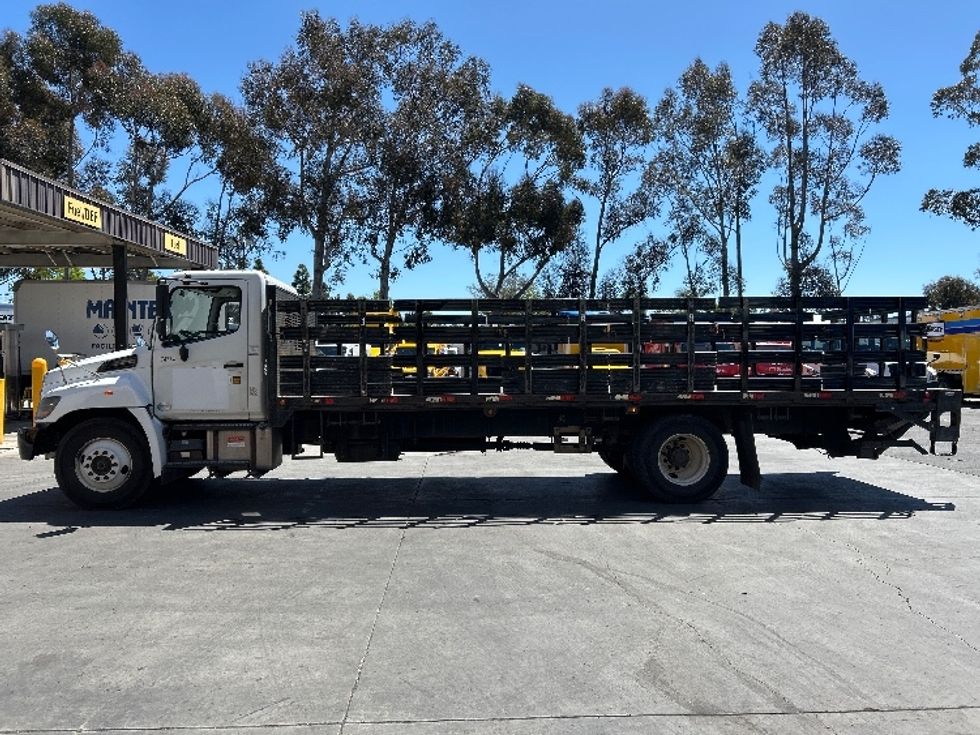 Flatbed Truck-Light and Medium Duty Trucks-Hino-2017-268-Torrance-CA-142,891\n\t\tmiles-$ 47,250 - Image 4