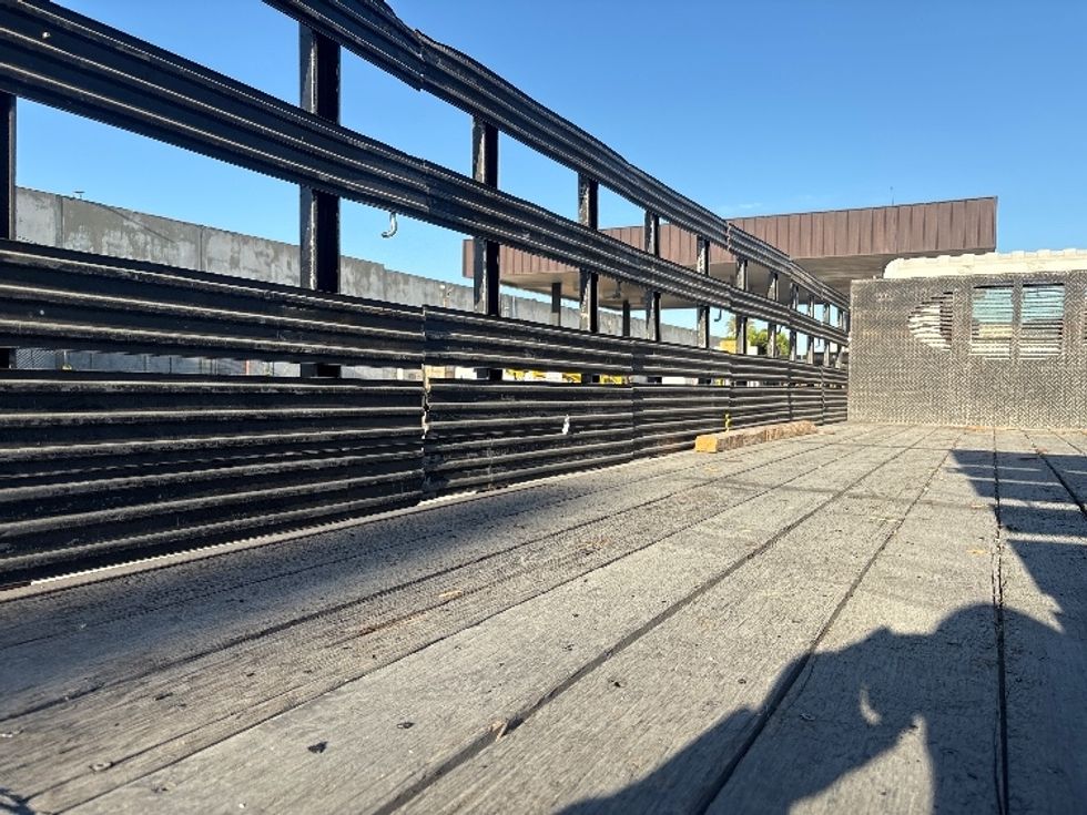 Flatbed Truck-Light and Medium Duty Trucks-Hino-2017-268-Torrance-CA-193,102\n\t\tmiles-$ 45,500 - Image 11