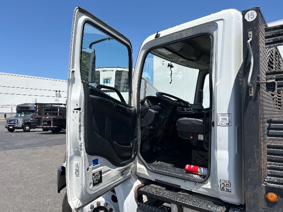 Flatbed Truck-Light and Medium Duty Trucks-Hino-2017-268-Torrance-CA-224,384\n\t\tmiles-$ 39,500 - Image 15