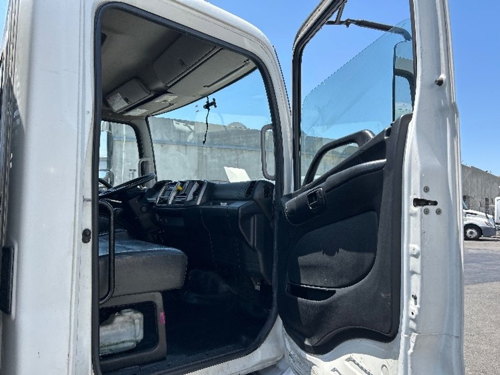 Flatbed Truck-Light and Medium Duty Trucks-Hino-2017-268-Torrance-CA-224,384\n\t\tmiles-$ 39,500 - Image 19