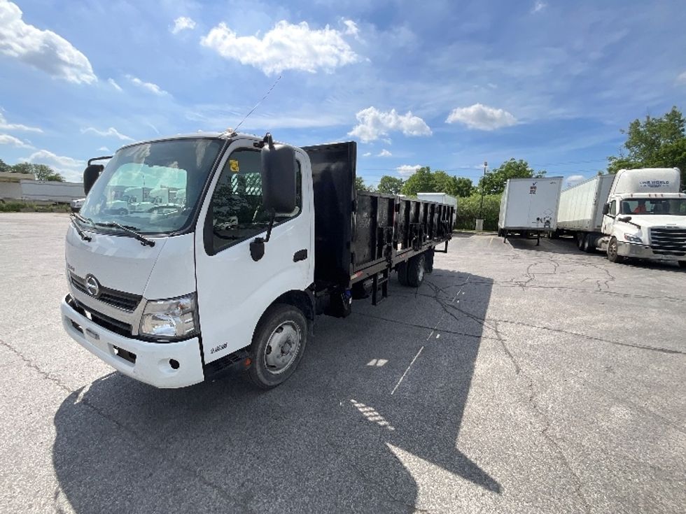 Flatbed Truck-Light and Medium Duty Trucks-Hino-2018-195-London-ON-178,260\n\t\tkm-$ 53,750 - Image 1