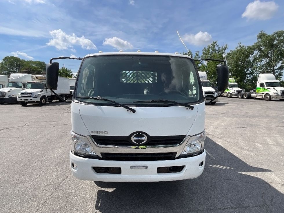 Flatbed Truck-Light and Medium Duty Trucks-Hino-2018-195-London-ON-178,260\n\t\tkm-$ 53,750 - Image 2