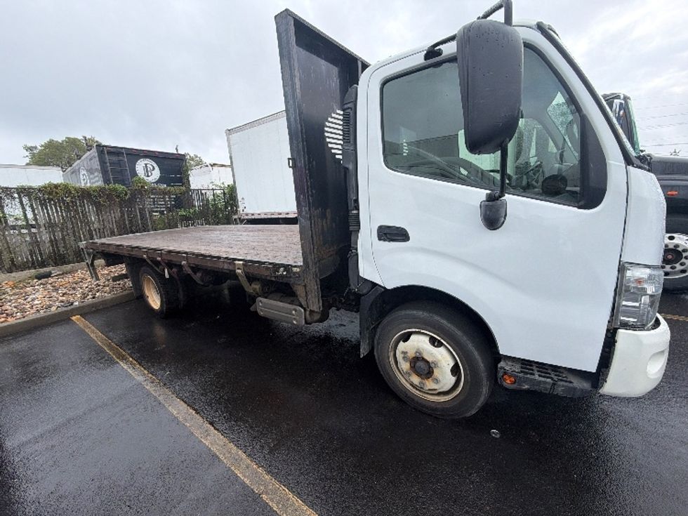 Flatbed Truck-Light and Medium Duty Trucks-Hino-2018-195-West Babylon-NY-115,326\n\t\tmiles-$ 36,000 - Image 1