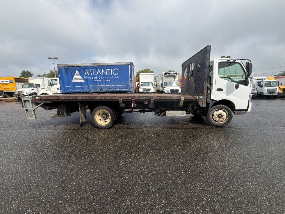 Flatbed Truck-Light and Medium Duty Trucks-Hino-2018-195-West Babylon-NY-115,326\n\t\tmiles-$ 36,000 - Image 15