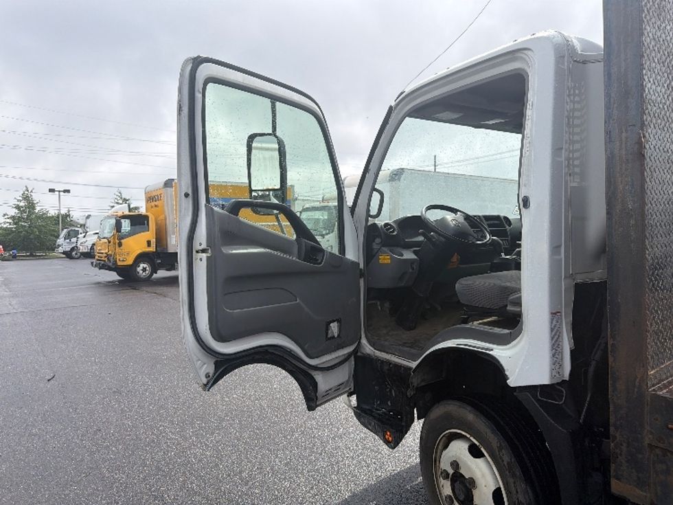 Flatbed Truck-Light and Medium Duty Trucks-Hino-2018-195-West Babylon-NY-115,326\n\t\tmiles-$ 36,000 - Image 16