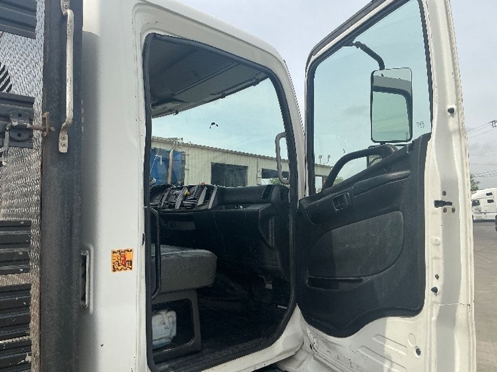Flatbed Truck-Light and Medium Duty Trucks-Hino-2018-268-Fontana-CA-285,600\n\t\tmiles-$ 32,750 - Image 19