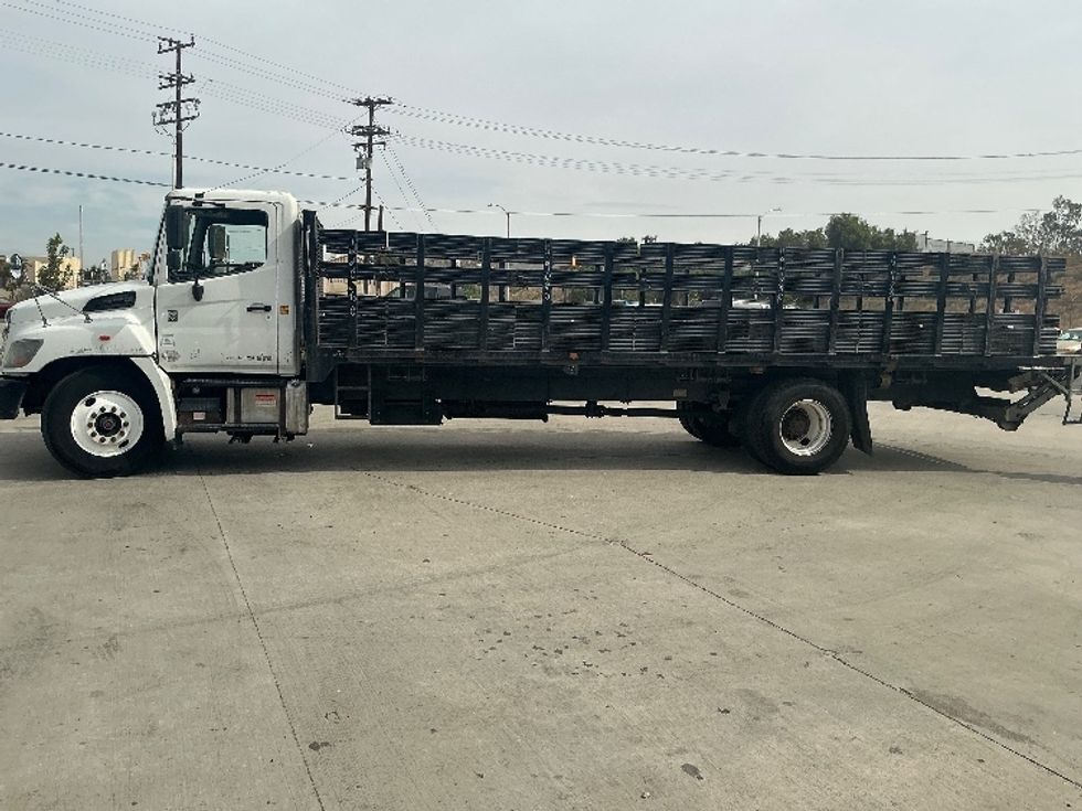 Flatbed Truck-Light and Medium Duty Trucks-Hino-2018-268-Fontana-CA-285,600\n\t\tmiles-$ 32,750 - Image 4
