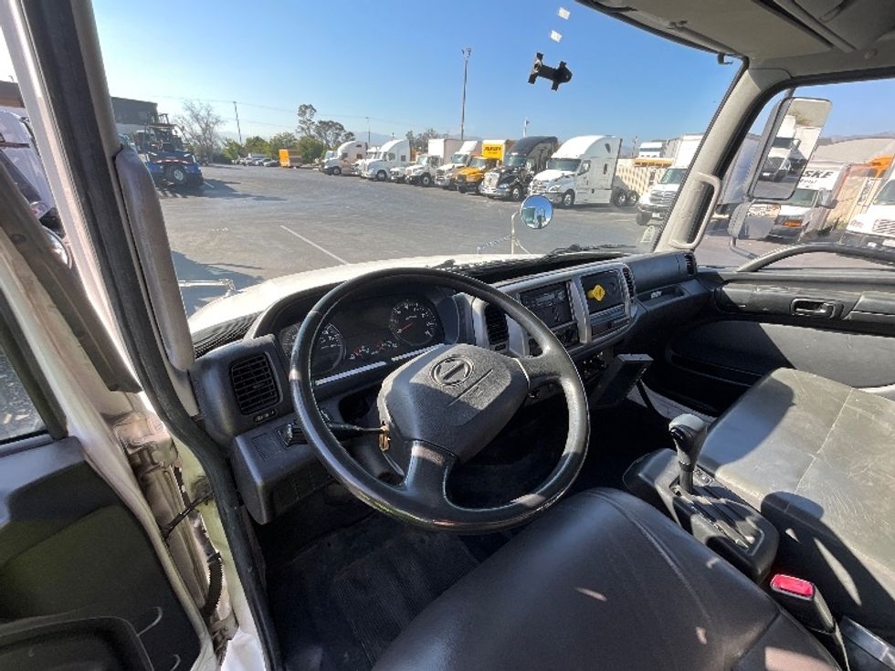 Flatbed Truck-Light and Medium Duty Trucks-Hino-2018-268-Torrance-CA-156,185\n\t\tmiles-$ 43,000 - Image 13