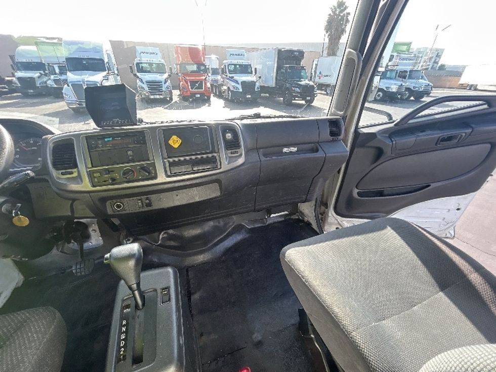 Flatbed Truck-Light and Medium Duty Trucks-Hino-2018-268-Torrance-CA-390,783\n\t\tmiles-$ 20,750 - Image 21