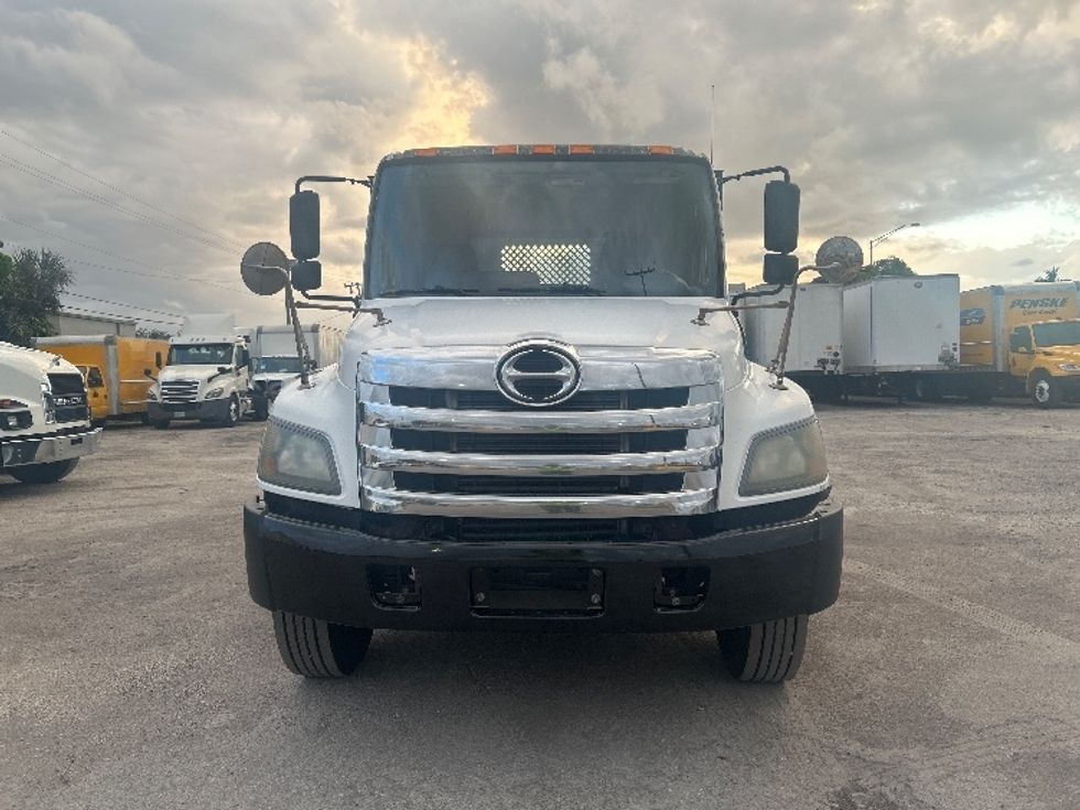 2018 Hino Conventional Type Truck photo 2