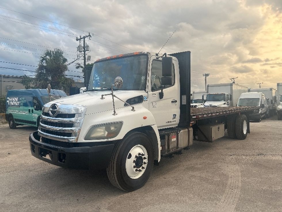 2018 Hino Conventional Type Truck photo 3
