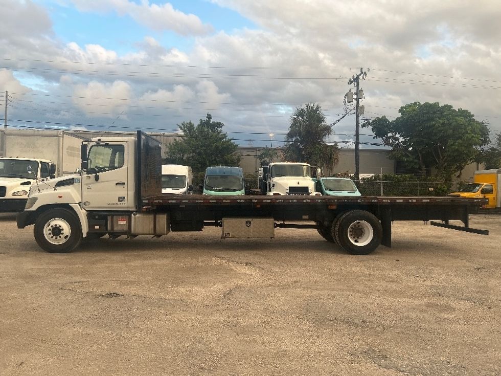 2018 Hino Conventional Type Truck photo 4