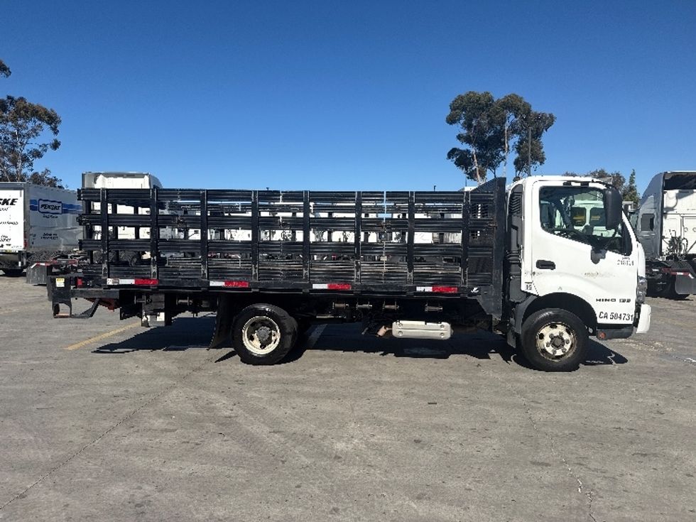 Flatbed Truck-Light and Medium Duty Trucks-Hino-2019-155-Fontana-CA-177,460\n\t\tmiles-$ 28,250 - Image 13