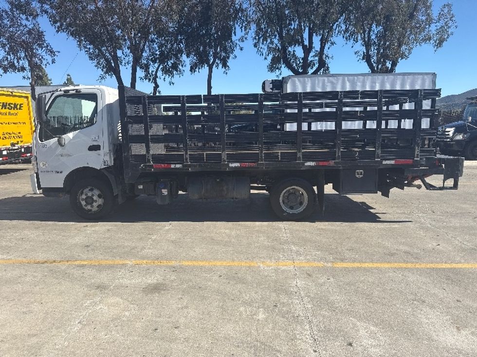 Flatbed Truck-Light and Medium Duty Trucks-Hino-2019-155-Fontana-CA-177,460\n\t\tmiles-$ 28,250 - Image 4