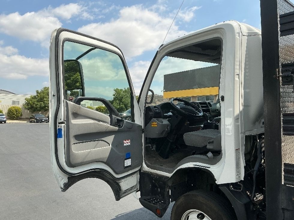 Flatbed Truck-Light and Medium Duty Trucks-Hino-2019-155-Torrance-CA-89,918\n\t\tmiles-$ 42,250 - Image 16