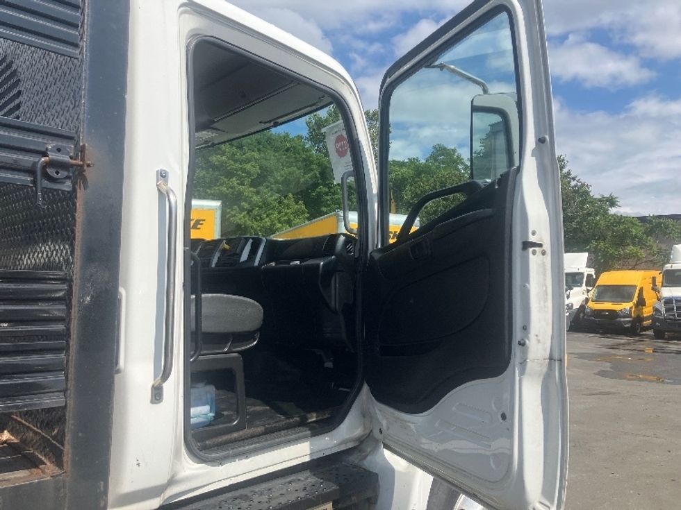 Flatbed Truck-Light and Medium Duty Trucks-Hino-2019-268-Auburn-MA-251,700\n\t\tmiles-$ 36,250 - Image 18