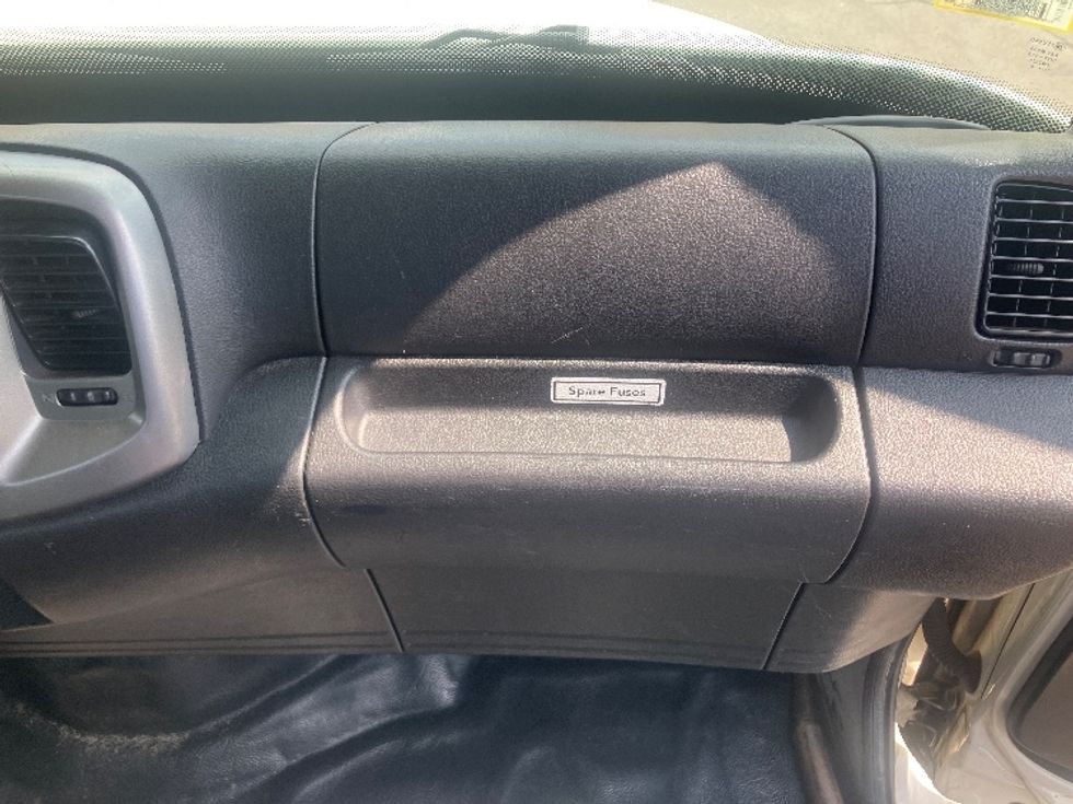 Flatbed Truck-Light and Medium Duty Trucks-Hino-2019-268-Auburn-MA-251,700\n\t\tmiles-$ 36,250 - Image 19