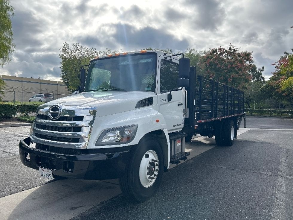 2019 Hino Conventional Type Truck photo 3