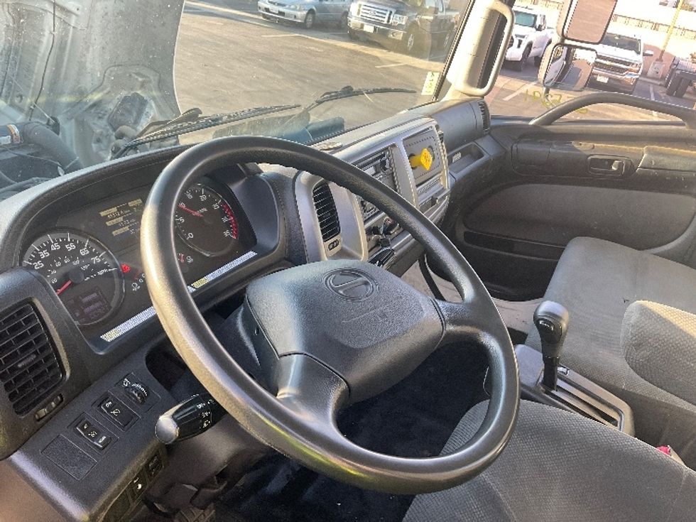Flatbed Truck-Light and Medium Duty Trucks-Hino-2019-268-Fontana-CA-100,733\n\t\tmiles-$ 50,000 - Image 17
