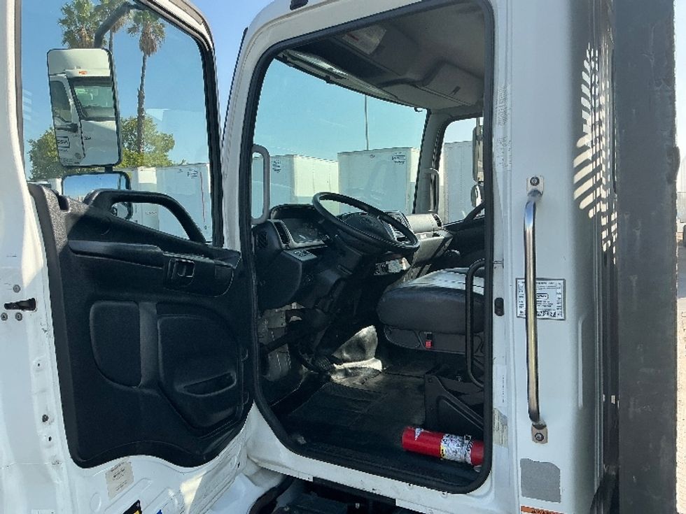 Flatbed Truck-Light and Medium Duty Trucks-Hino-2019-268-Fontana-CA-111,002\n\t\tmiles-$ 57,000 - Image 16